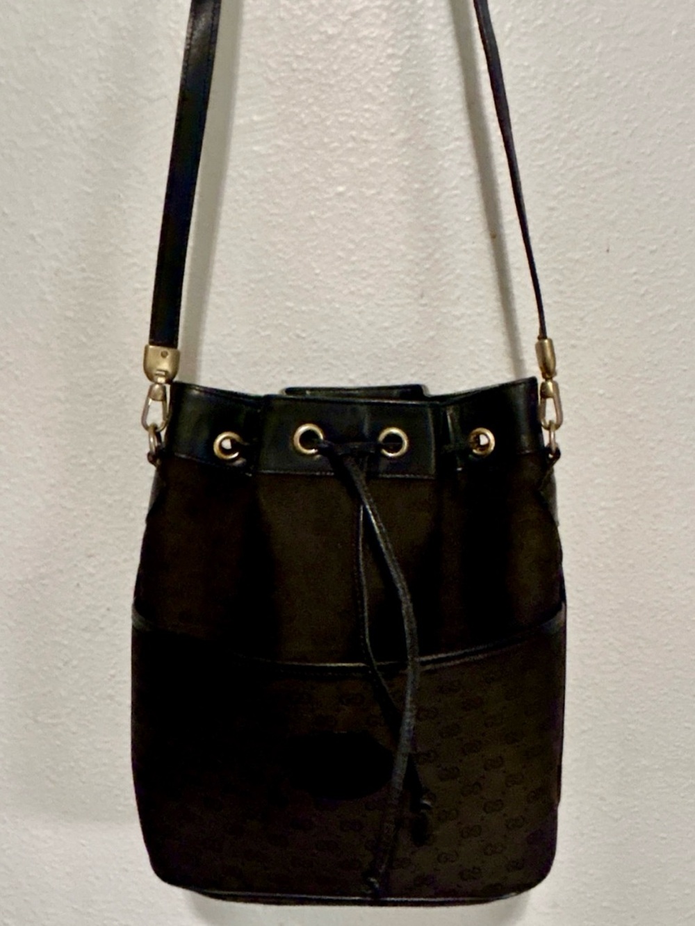 GUCCI VTG Micro GG Drawstring Bucket Bag Leather Black Brown Vintage EUC